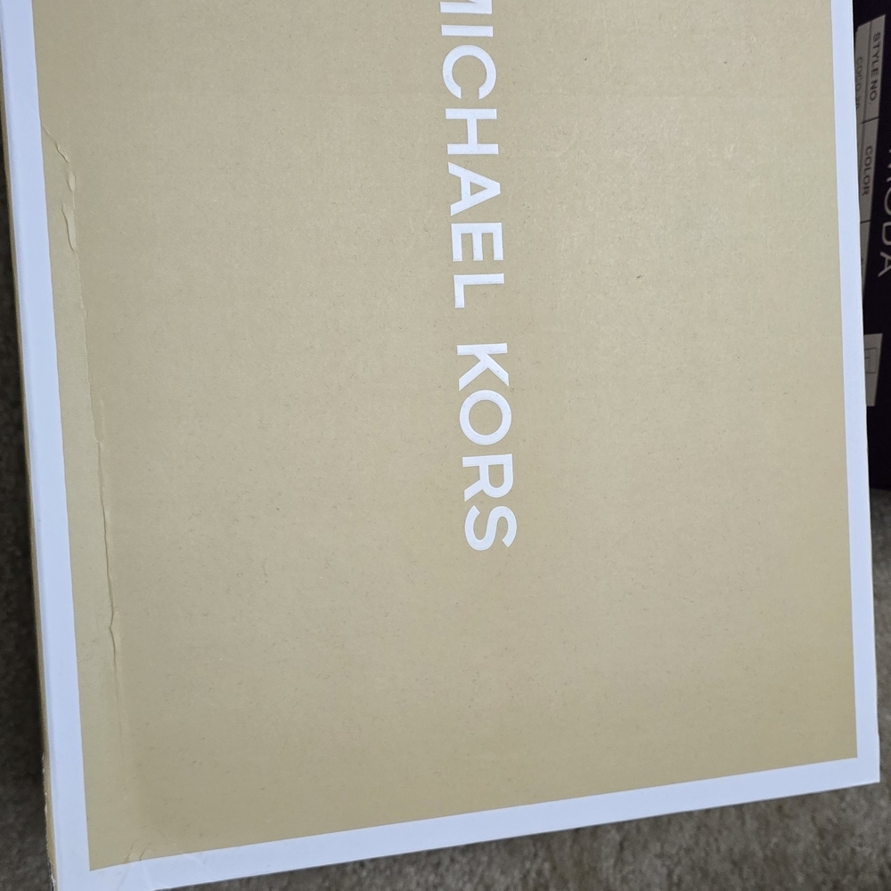Michael Kors Yellow Women loafers.  New With Box And Michael Kors Gift Box - Picture 7 of 7
